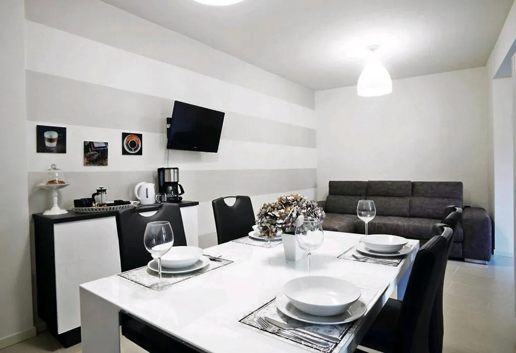 Ventuno - Modern Apartment - Country & Lake Ловере 0*,